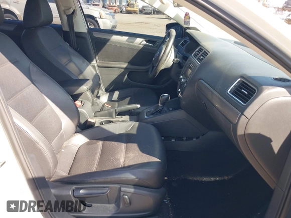 2013 Volkswagen Jetta TDI w/Premium/Nav with VIN 3VWLL7AJXDM392313, listed as a IAAI auction lot 42370151 with 98,618 mi miles and . Bid and sale history available at DreamBid. Image 5.