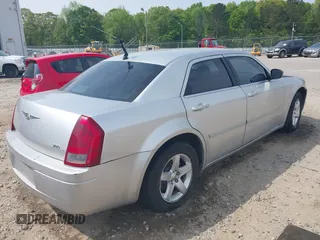 2006 Chrysler 300 with VIN 2C3KA43R96H505406, listed as a IAAI auction lot 42047014 with 257,628 mi miles. Bid and sale history available at carsss.com. Image 4.