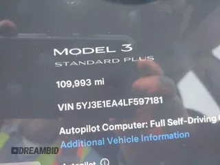 2020 Tesla Model 3 Standard Range Plus z VIN 5YJ3E1EA4LF597181, wystawiony jako IAAI lot #42283159 z przebiegiem 109 993 mil mil oraz . Historia ofert i sprzedaży dostępna na DreamBid. Obrazek 14.