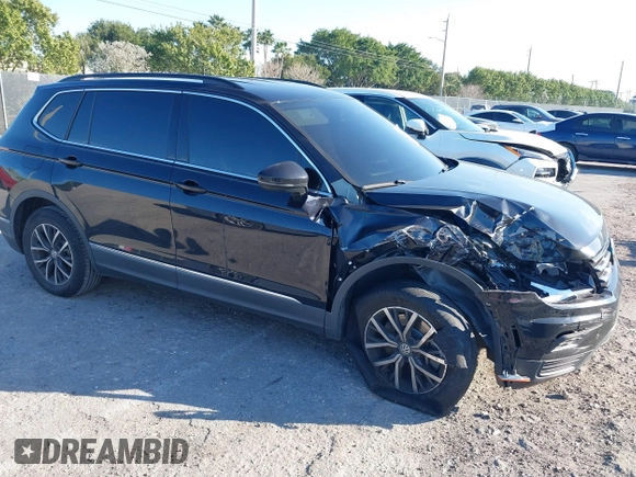 2020 Volkswagen Tiguan SE z VIN 3VV3B7AX1LM019574, wystawiony jako IAAI lot #41450002 z przebiegiem 44 553 mil mil oraz . Historia ofert i sprzedaży dostępna na DreamBid. Obrazek 1.