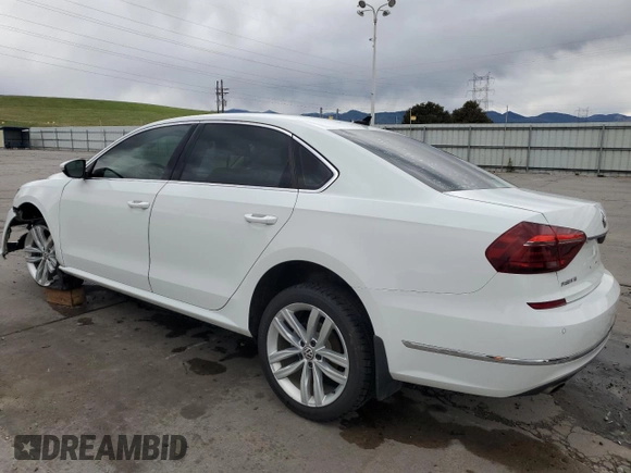 2018 Volkswagen Passat SE z VIN 1VWBA7A32JC021694, wystawiony jako Copart lot #57619625 z przebiegiem 113 172 mil mil oraz Szkoda całkowita • Salvage title. Historia ofert i sprzedaży dostępna na DreamBid. Obrazek 2.