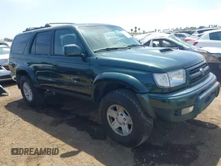 2000 Toyota 4Runner SR5 with VIN JT3GN86R4Y0141531, listed as a IAAI auction lot 42068335 with 204,520 mi miles and . Bid and sale history available at DreamBid. Image 1.