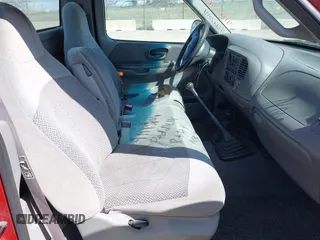 1999 Ford F-150 с VIN 1FTZF0822XKB25527, выставлен на аукционе IAAI как лот 41993309 с пробегом Не указан миль и . История ставок и продаж доступна на DreamBid. Изображение 5.