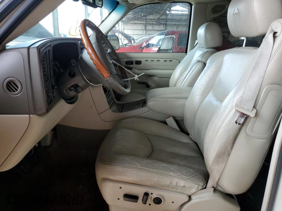 2005 Cadillac Escalade ESV z VIN 3GYFK66N55G118200, wystawiony jako Copart lot #59018515 z przebiegiem 200 801 mil mil oraz Szkoda całkowita • Salvage title. Historia ofert i sprzedaży dostępna na DreamBid. Obrazek 7.