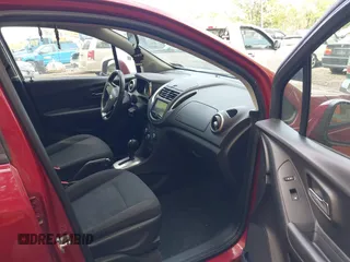 2015 Chevrolet Trax LS z VIN KL7CJPSB0FB198204, wystawiony jako IAAI lot #42237830 z przebiegiem 137 569 mil mil oraz . Historia ofert i sprzedaży dostępna na DreamBid. Obrazek 5.