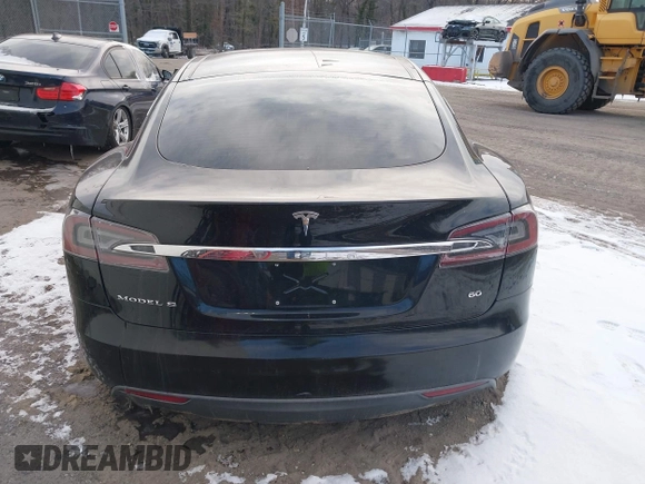 2013 Tesla Model S с VIN 5YJSA1AG2DFP11228, выставлен на аукционе IAAI как лот 41339370 с пробегом 121 237 миль миль и . История ставок и продаж доступна на DreamBid. Изображение 16.