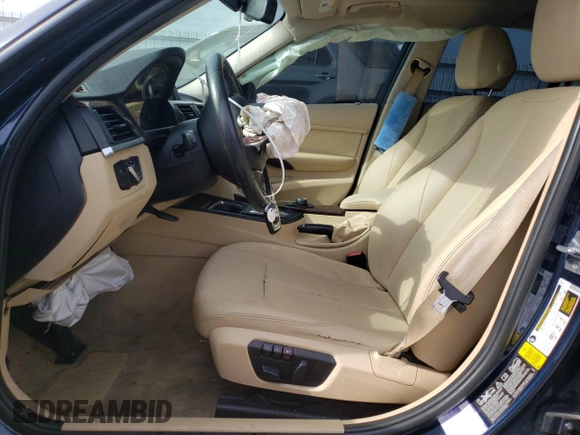 2015 BMW 3 Series 328i xDrive z VIN WBA3B3C53FF545726, wystawiony jako Copart lot #44940485 z przebiegiem Nie podano mil oraz Szkoda całkowita • Salvage title. Historia ofert i sprzedaży dostępna na DreamBid. Obrazek 7.
