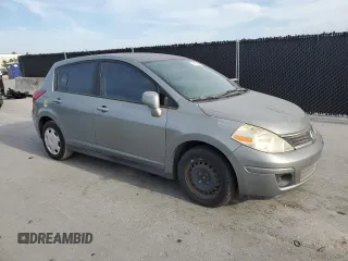 2009 Nissan Versa SL z VIN 3N1BC13E39L482799, wystawiony jako Copart lot #54014035 z przebiegiem 139 248 mil mil oraz Czysty tytuł • Clean title. Historia ofert i sprzedaży dostępna na DreamBid. Obrazek 4.