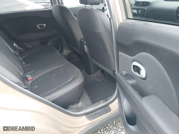 2015 Kia Soul with VIN KNDJN2A27F7164461, listed as a IAAI auction lot 41692386 with 92,359 mi miles. Bid and sale history available at carsss.com. Image 8.