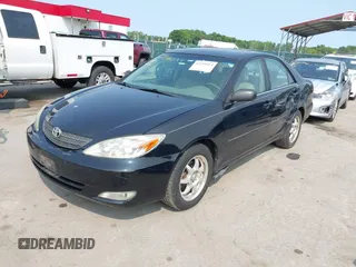 2003 Toyota Camry LE z VIN 4T1BE30KX3U197331, wystawiony jako IAAI lot #42298164 z przebiegiem 248 008 mil mil oraz . Historia ofert i sprzedaży dostępna na DreamBid. Obrazek 2.