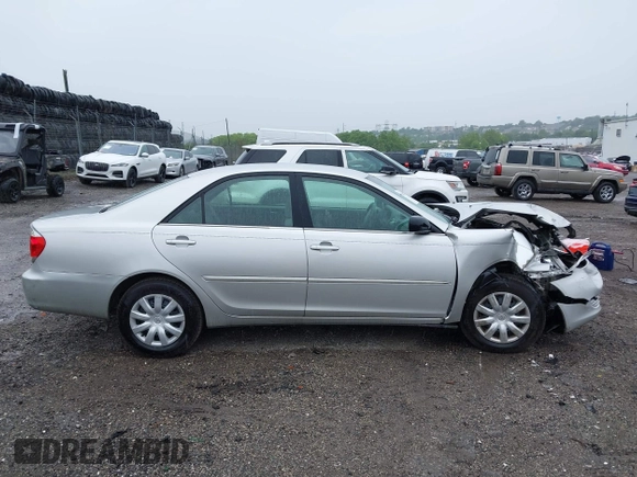 2005 Toyota Camry STD z VIN 4T1BE32K45U562005, wystawiony jako IAAI lot #42354477 z przebiegiem 205 193 mil mil oraz . Historia ofert i sprzedaży dostępna na DreamBid. Obrazek 14.