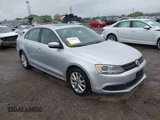 2013 Volkswagen Jetta SE z VIN 3VWDP7AJ0DM363220, wystawiony jako IAAI lot #42245043 z przebiegiem 165 498 mil mil oraz . Historia ofert i sprzedaży dostępna na DreamBid. Obrazek 1.