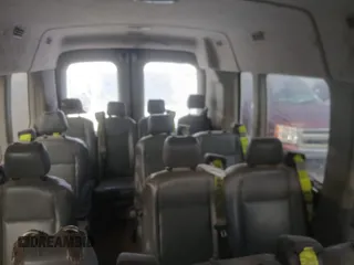 2019 Ford Transit Passenger XL z VIN 1FBAX2CM8KKA85224, wystawiony jako IAAI lot #42845272 z przebiegiem 142 658 mil mil oraz . Historia ofert i sprzedaży dostępna na DreamBid. Obrazek 18.