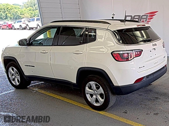 2019 Jeep Compass Latitude z VIN 3C4NJDBB1KT639096, wystawiony jako IAAI lot #42597978 z przebiegiem 110 803 mil mil oraz . Historia ofert i sprzedaży dostępna na DreamBid. Obrazek 38.