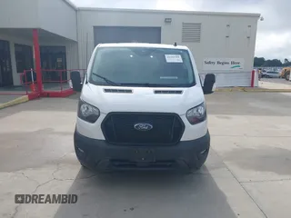2023 Ford Transit Cargo с VIN 1FTBR1Y88PKA76644, выставлен на аукционе IAAI как лот 42382300 с пробегом 42 299 миль миль и . История ставок и продаж доступна на DreamBid. Изображение 12.
