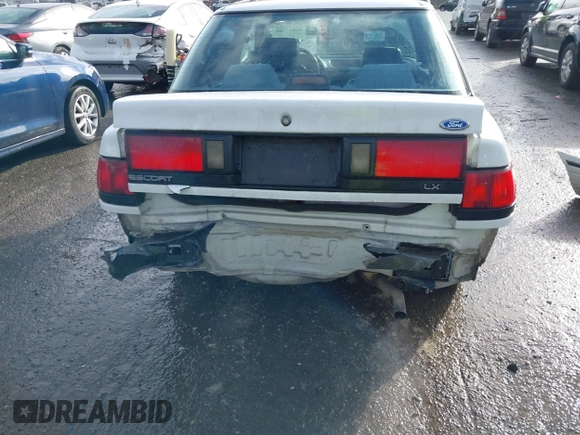 1993 Ford Escort z VIN 3FAPP13J9PR205353, wystawiony jako IAAI lot #41837169 z przebiegiem 4016 mil mil oraz . Historia ofert i sprzedaży dostępna na DreamBid. Obrazek 6.