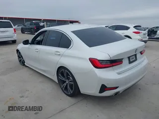 2021 BMW 3 Series 330i z VIN 3MW5R1J08M8B58921, wystawiony jako IAAI lot #41495865 z przebiegiem 82 971 mil mil oraz . Historia ofert i sprzedaży dostępna na DreamBid. Obrazek 3.