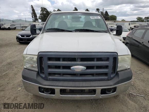 2006 Ford F-350 XL with VIN 1FTSF305X6EC68845, listed as a Copart auction lot 54067395 with 297,762 mi miles and Clean Title. Bid and sale history available at DreamBid. Image 5.