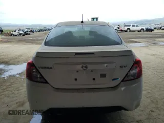 2015 Nissan Versa SV z VIN 3N1CN7AP5FL898483, wystawiony jako Copart lot #53100565 z przebiegiem 173 488 mil mil oraz Szkoda całkowita • Salvage title. Historia ofert i sprzedaży dostępna na DreamBid. Obrazek 6.