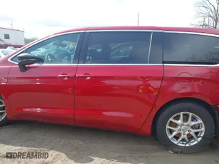 2025 Chrysler Pacifica Select with VIN 2C4RC1BG5SR512912, listed as a IAAI auction lot 41938912 with 8,137 mi miles. Bid and sale history available at carsss.com. Image 13.