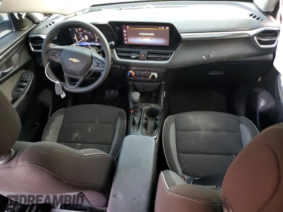 2025 Chevrolet TrailBlazer LS with VIN KL79MMSP4SB044102, listed as a Copart auction lot 45048715 with 26,537 mi miles and Clean Title. Bid and sale history available at DreamBid. Image 8.