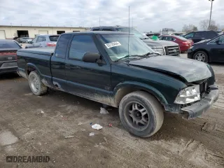 2001 GMC Sonoma SLS w/1SG Pkg with VIN 1GTCS19W318247147, listed as a Copart auction lot 83135464 with 292,056 mi miles and Salvage Title. Bid and sale history available at carsss.com. Image 4.
