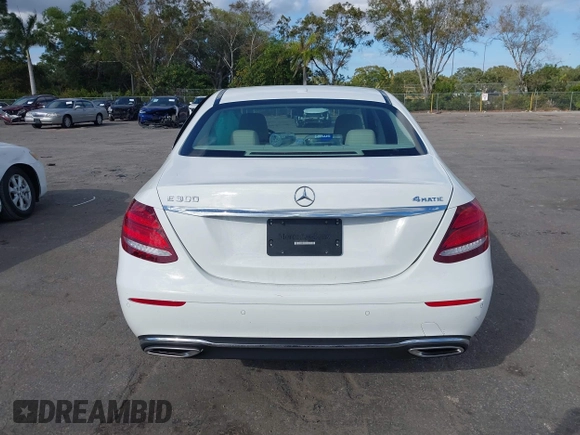 2019 Mercedes-Benz E-Class E 300 with VIN WDDZF4KB4KA686266, listed as a IAAI auction lot 41100169 with 18,205 mi miles. Bid and sale history available at carsss.com. Image 16.