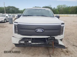 2024 Ford F-150 Lightning Flash с VIN 1FT6W3L78RWG28675, выставлен на аукционе Copart как лот 54061285 с пробегом 11 867 миль миль и Списание • Salvage title. История ставок и продаж доступна на DreamBid. Изображение 5.