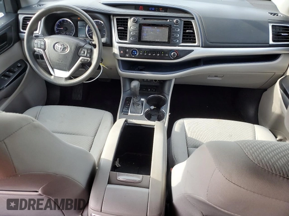 2017 Toyota Highlander LE with VIN 5TDBZRFH0HS396813, listed as a Copart auction lot 60111765 with 101,782 mi miles and Salvage title. Bid and sale history available at DreamBid. Image 8.