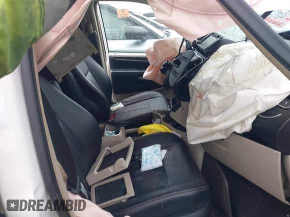 2014 Chrysler Town & Country Touring L with VIN 2C4RC1CG2ER189177, listed as a IAAI auction lot 41978563 with Not Provided miles and . Bid and sale history available at DreamBid. Image 5.
