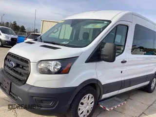 2020 Ford Transit Passenger XL z VIN 1FDAX2C86LKA63962, wystawiony jako IAAI lot #42674555 z przebiegiem 27 261 mil mil oraz . Historia ofert i sprzedaży dostępna na DreamBid. Obrazek 4.
