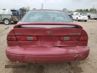 1998 Toyota Camry LE z VIN JT2BG22K6W0179063, wystawiony jako Copart lot #56998295 z przebiegiem 251 129 mil mil oraz Szkoda całkowita • Salvage title. Historia ofert i sprzedaży dostępna na DreamBid. Obrazek 6.