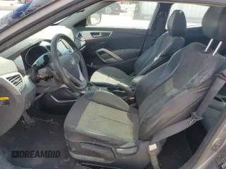 2014 Hyundai Veloster z VIN KMHTC6AD3EU215750, wystawiony jako Copart lot #52769165 z przebiegiem 114 364 mil mil oraz Szkoda całkowita • Salvage title. Historia ofert i sprzedaży dostępna na DreamBid. Obrazek 7.