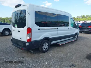 2024 Ford Transit Passenger XL z VIN 1FDAX2C89RKA86208, wystawiony jako IAAI lot #42260251 z przebiegiem 2 635 mil mil oraz . Historia ofert i sprzedaży dostępna na DreamBid. Obrazek 4.