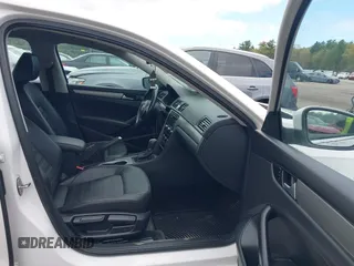 2015 Volkswagen Passat SE z VIN 1VWBT7A38FC062252, wystawiony jako IAAI lot #42206024 z przebiegiem 172 808 mil mil oraz . Historia ofert i sprzedaży dostępna na DreamBid. Obrazek 5.