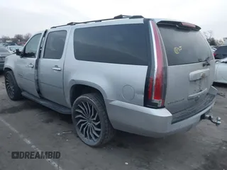2011 Chevrolet Suburban LS with VIN 1GNSCHE07BR241468, listed as a IAAI auction lot 41376362 with 277,907 mi miles. Bid and sale history available at carsss.com. Image 3.