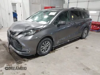 2021 Toyota Sienna XLE with VIN 5TDYSKFC4MS031961, listed as a IAAI auction lot 41601788 with 56,640 mi miles. Bid and sale history available at carsss.com. Image 2.
