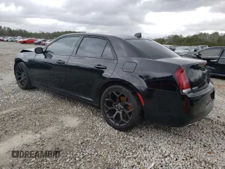 2019 Chrysler 300 S z VIN 2C3CCABG1KH577854, wystawiony jako Copart lot #47321705 z przebiegiem 112 511 mil mil oraz Szkoda całkowita • Salvage title. Historia ofert i sprzedaży dostępna na DreamBid. Obrazek 2.