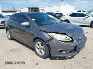 2013 Ford Focus SE z VIN 1FADP3F24DL381093, wystawiony jako IAAI lot #41822071 z przebiegiem 135 788 mil mil oraz . Historia ofert i sprzedaży dostępna na DreamBid. Obrazek 1.