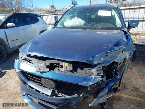 2019 Mazda CX-5 Touring with VIN JM3KFACM7K1654347, listed as a IAAI auction lot 41473542 with 101,297 mi miles. Bid and sale history available at carsss.com. Image 12.