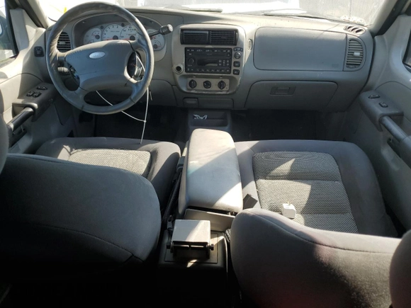 2003 Ford Explorer Sport XLS z VIN 1FMYU60E73UB72749, wystawiony jako Copart lot #73253624 z przebiegiem 202 018 mil mil oraz Czysty tytuł • Clean title. Historia ofert i sprzedaży dostępna na DreamBid. Obrazek 8.