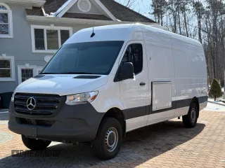 2022 Mercedes-Benz Sprinter with VIN W1Y4ECVY0NT105206, listed as a Copart auction lot 52155085 with 12,000 mi miles and Clean Title. Bid and sale history available at DreamBid. Image 12.