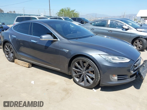 2014 Tesla Model S 60 с VIN 5YJSA1H15EFP65285, выставлен на аукционе IAAI как лот 42297394 с пробегом 178 866 миль миль и . История ставок и продаж доступна на DreamBid. Изображение 1.