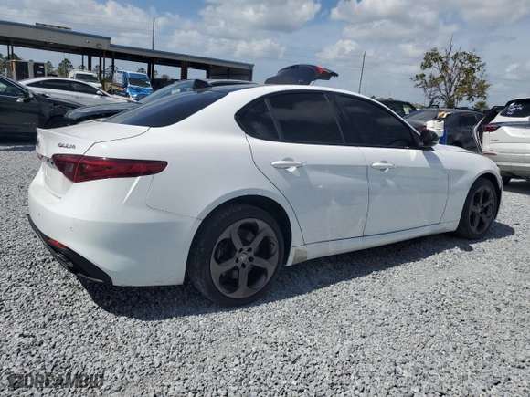 2017 Alfa Romeo Giulia with VIN ZARFAEDNXH7538014, listed as a Copart auction lot 47627405 with 117,051 mi miles and Clean Title. Bid and sale history available at carsss.com. Image 3.