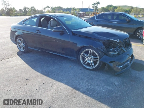 2013 Mercedes-Benz C 250 z VIN WDDGJ4HB5DG085073, wystawiony jako IAAI lot #41696760 z przebiegiem 196 802 mil mil oraz . Historia ofert i sprzedaży dostępna na DreamBid. Obrazek 1.