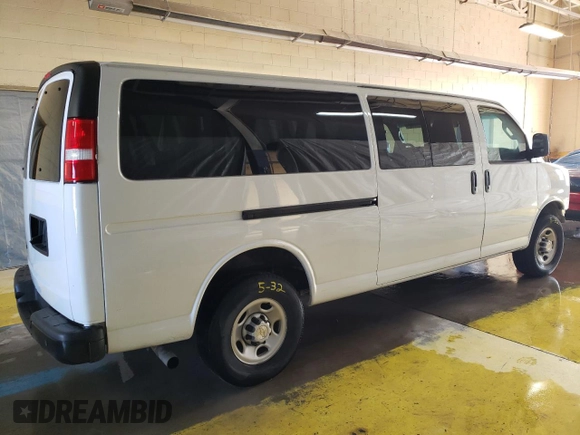 2022 Chevrolet Express Passenger LS with VIN 1GAZGNFP2N1295097, listed as a Copart auction lot 42342675 with 39,207 mi miles and Clean title. Bid and sale history available at DreamBid. Image 3.