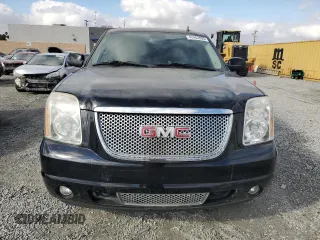 2008 GMC Yukon Denali z VIN 1GKFK63878J187742, wystawiony jako Copart lot #42462895 z przebiegiem 133 468 mil mil oraz Tytuł czysty. Historia ofert i sprzedaży dostępna na DreamBid. Obrazek 5.