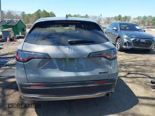 2024 Honda HR-V Sport z VIN 3CZRZ2H51RM771256, wystawiony jako IAAI lot #42051986 z przebiegiem 14 209 mil mil oraz . Historia ofert i sprzedaży dostępna na DreamBid. Obrazek 16.