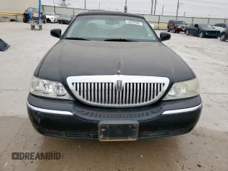 2004 Lincoln Town Car Ultimate z VIN 1LNHM83W14Y660640, wystawiony jako Copart lot #53652685 z przebiegiem 147 781 mil mil oraz Czysty tytuł • Clean title. Historia ofert i sprzedaży dostępna na DreamBid. Obrazek 5.