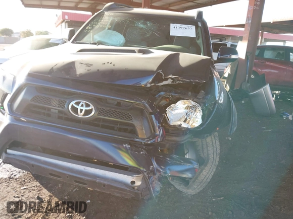 2013 Toyota Tacoma PreRunner z VIN 3TMKU4HN6DM038078, wystawiony jako IAAI lot #41397637 z przebiegiem 109 017 mil mil oraz . Historia ofert i sprzedaży dostępna na DreamBid. Obrazek 6.